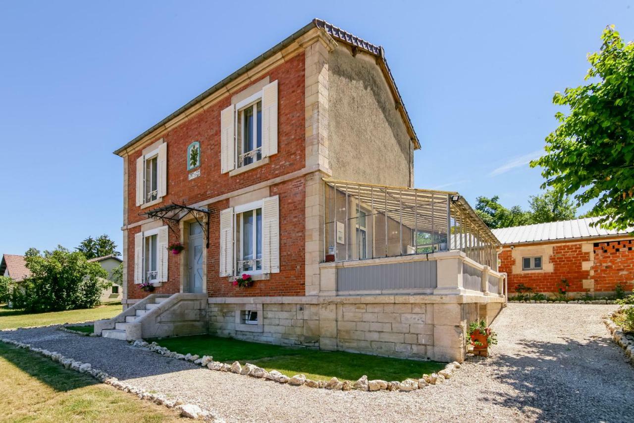 Maison Qui S'Y Frotte S'Y Pique Robert-Espagne Exterior photo